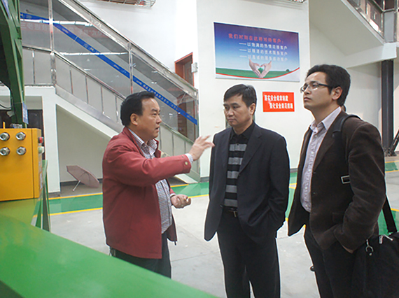 國(guó)家安全生產(chǎn)上海礦用設(shè)備檢測(cè)檢驗(yàn)中心主任、中國(guó)煤炭科工集團(tuán)上海研究院陳同寶先生一行