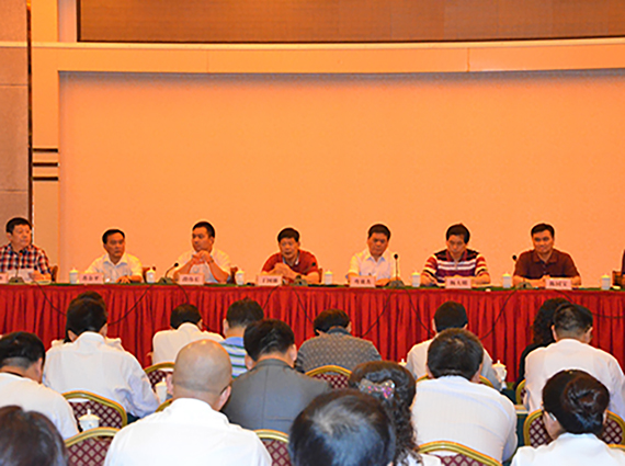 我公司協(xié)辦的礦用提升機(jī)與絞車(chē)分會(huì)2013年年會(huì)在韶勝利召開(kāi)